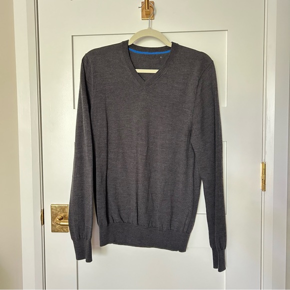 Merino V neck Grey sweater - Picture 1 of 4
